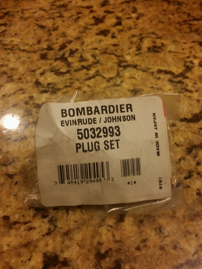 EVINRUDE JOHNSON PLUG SET 5032993