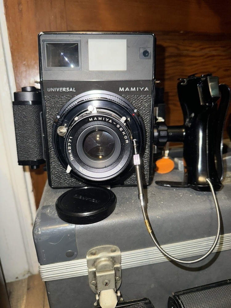 [CLA’D] Mamiya Universal Press 2 Lenses, 4 Backs, Case Lot