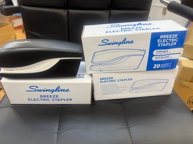 Swingline Breeze Automatic Electric by AA batteries Stapler 20 Sheet Capacity