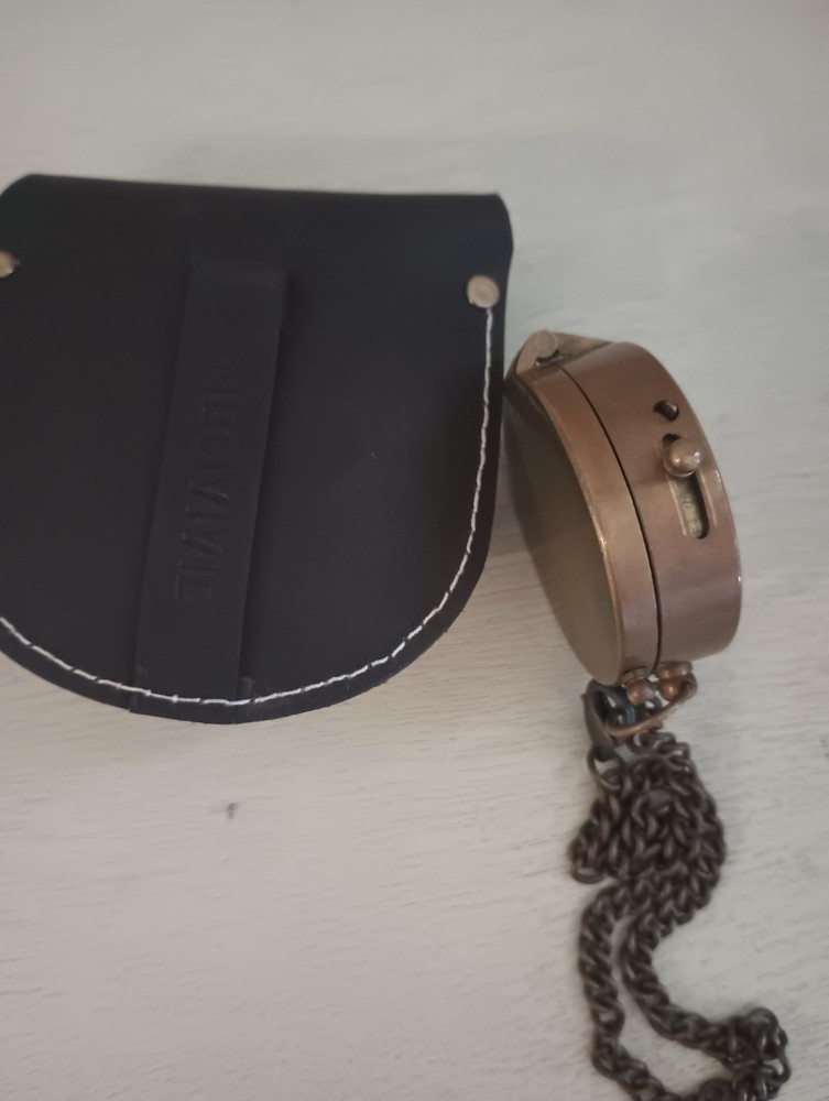 NEOVIVID Engraved Brass Compas With Leather Case