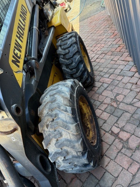 Skid Steer New Holland L220