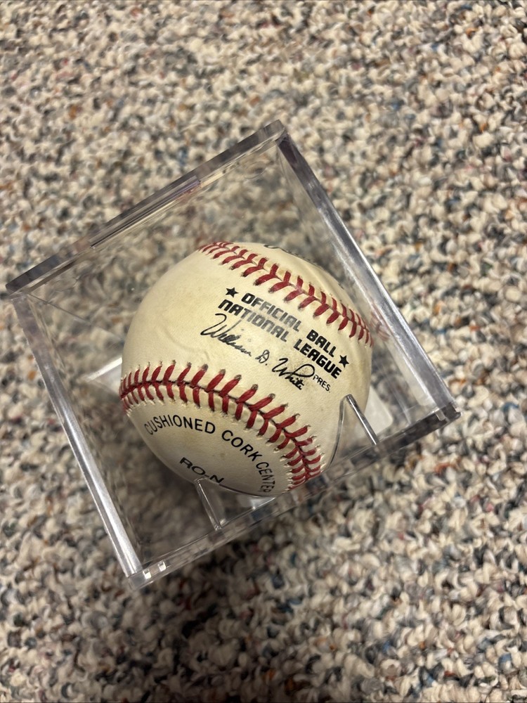 Howard Battle Autographed Baseball & Case, Phillies