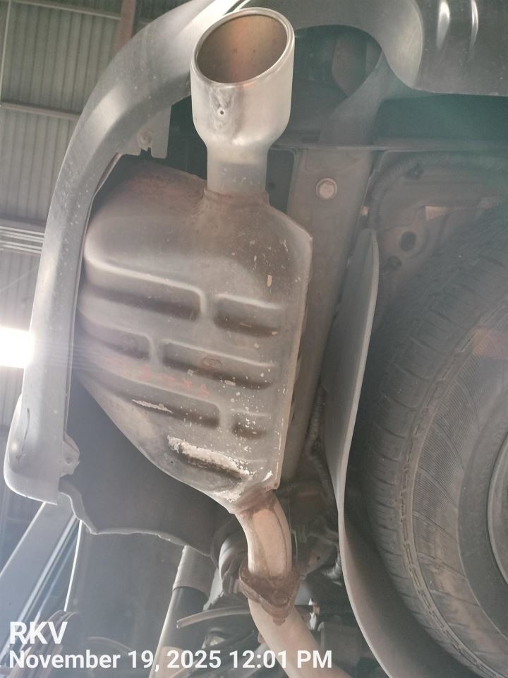 LEFT EXHAUST MUFFLER ONLY OEM 2012 DODGE DURANGO 4578966AA