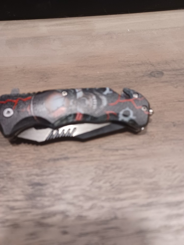 Master Knife With Skull. Very Nice And Sharp Knife