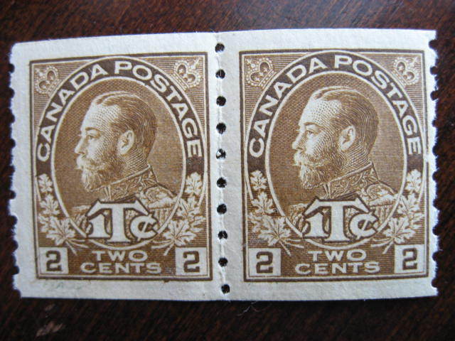 Canada Scott MR7iii MNH pair (has been folded at perfs)