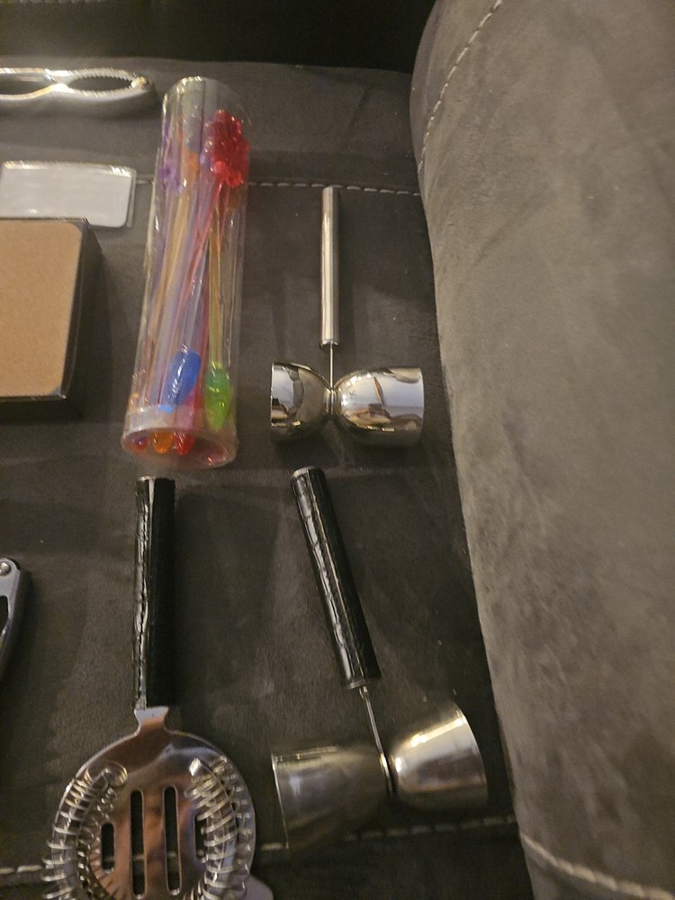 Bar & Wine Lot With 12 Items