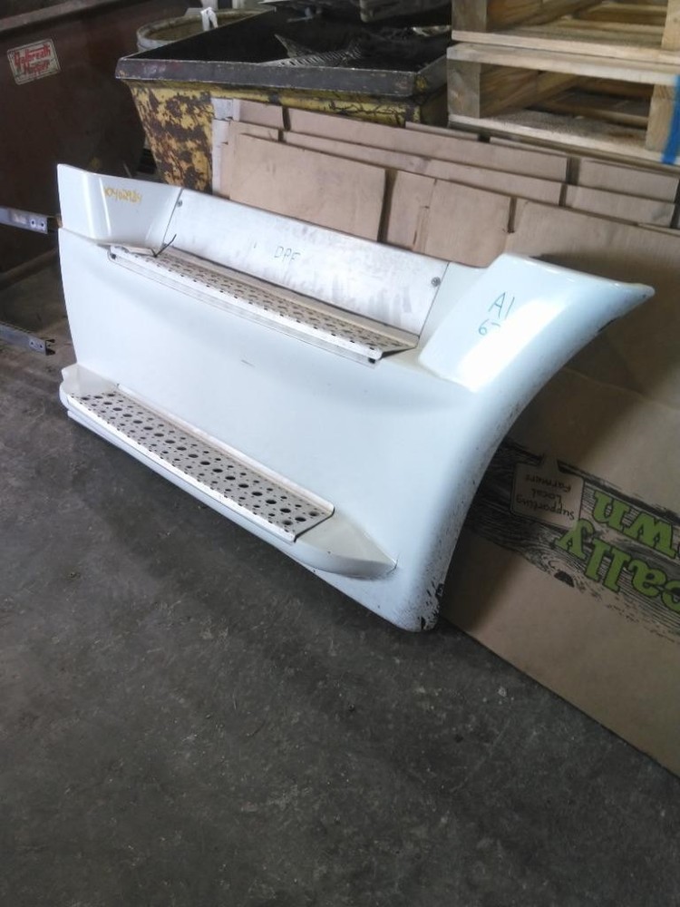 For 2015 FREIGHTLINER CASCADIA 125 SIDE FAIRING Right , MN