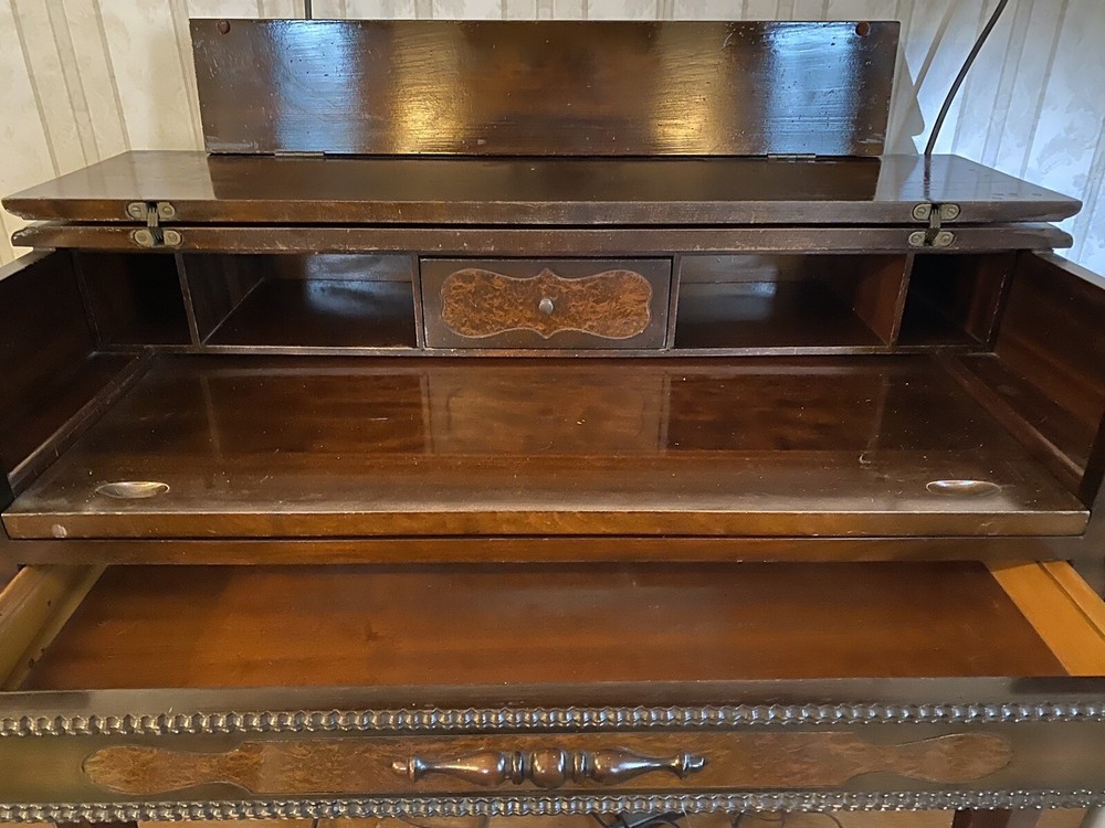 $315/OBOVintage Antique Spinet Desk With Pull Out Pad