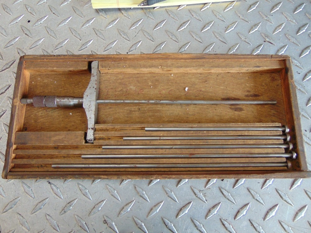 BROWN & SHARPE 607 MICROMETER DEPTH GAGE with RODS & BOX