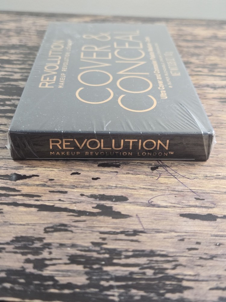 Revolution Ultra Cover & Concealer Palette, Medium-Dark