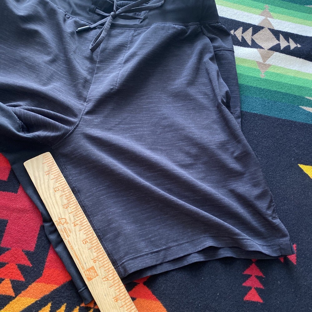 Lululemon T.H.E. Short Linerless Size Medium Heather All Over Deep Coal