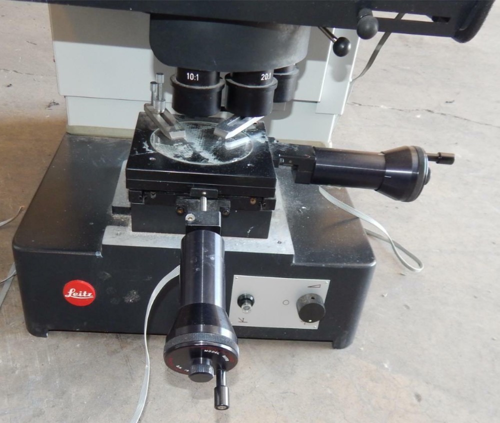 LEITZ 060-826 OPTICAL COMPARATOR w/ MICROCODE II (#3482)