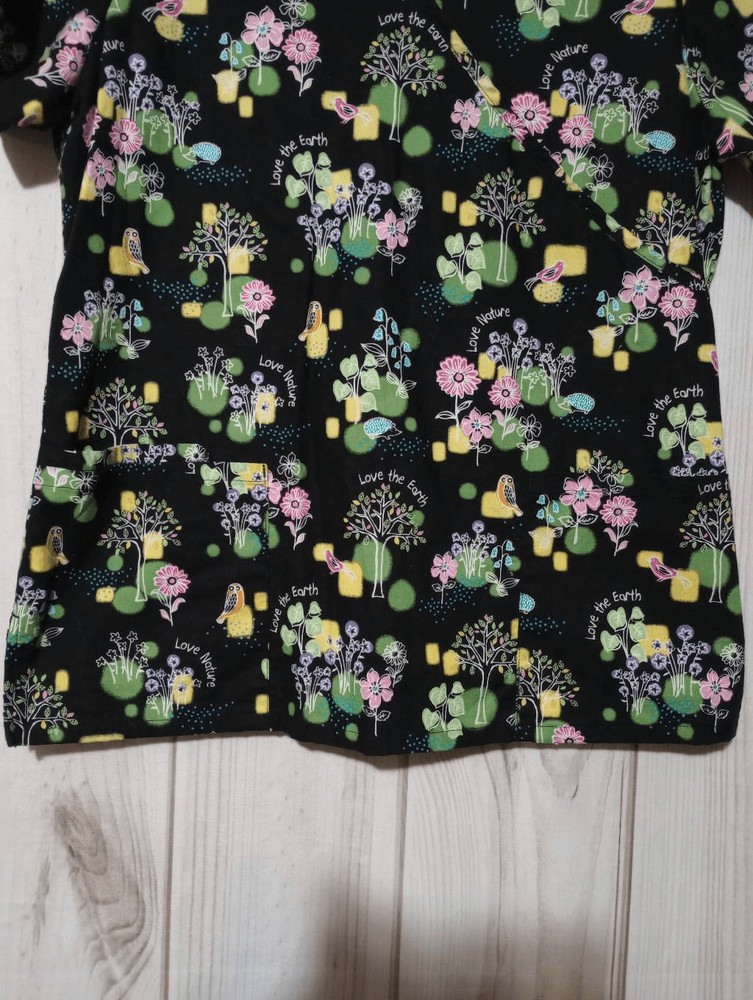 SB Scrubs Top Ladies Medium Earth Day