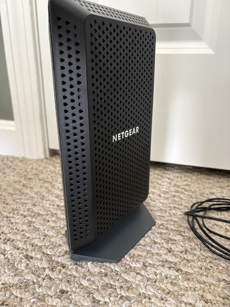 NETGEAR Nighthawk CM1200 - 2 months old - Mint condition