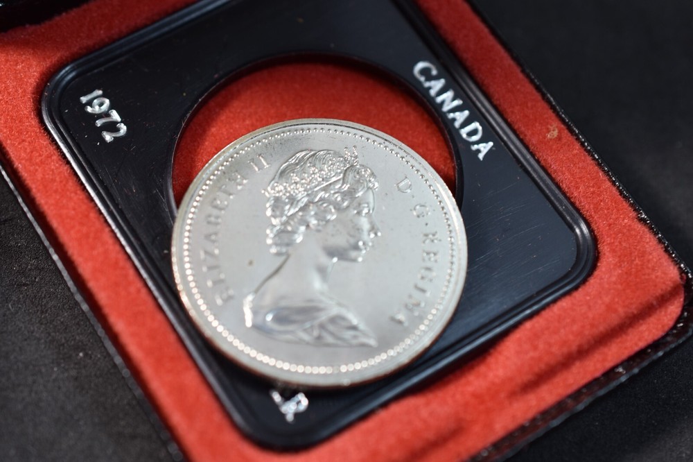 CANADA 1972 UNC SILVER DOLLAR