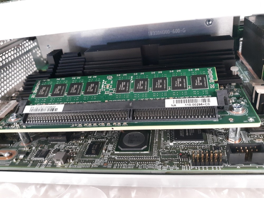 NetApp 111-01208+C1 SAN Filer System Controller Module w/ 1x Proc+4x 8GB PC3 RAM