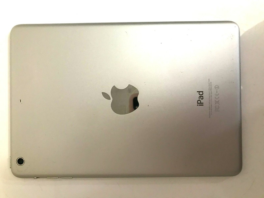 Apple Ipad Mini 2 32 GB WiFi. Silver. Pre-owned. Original Box