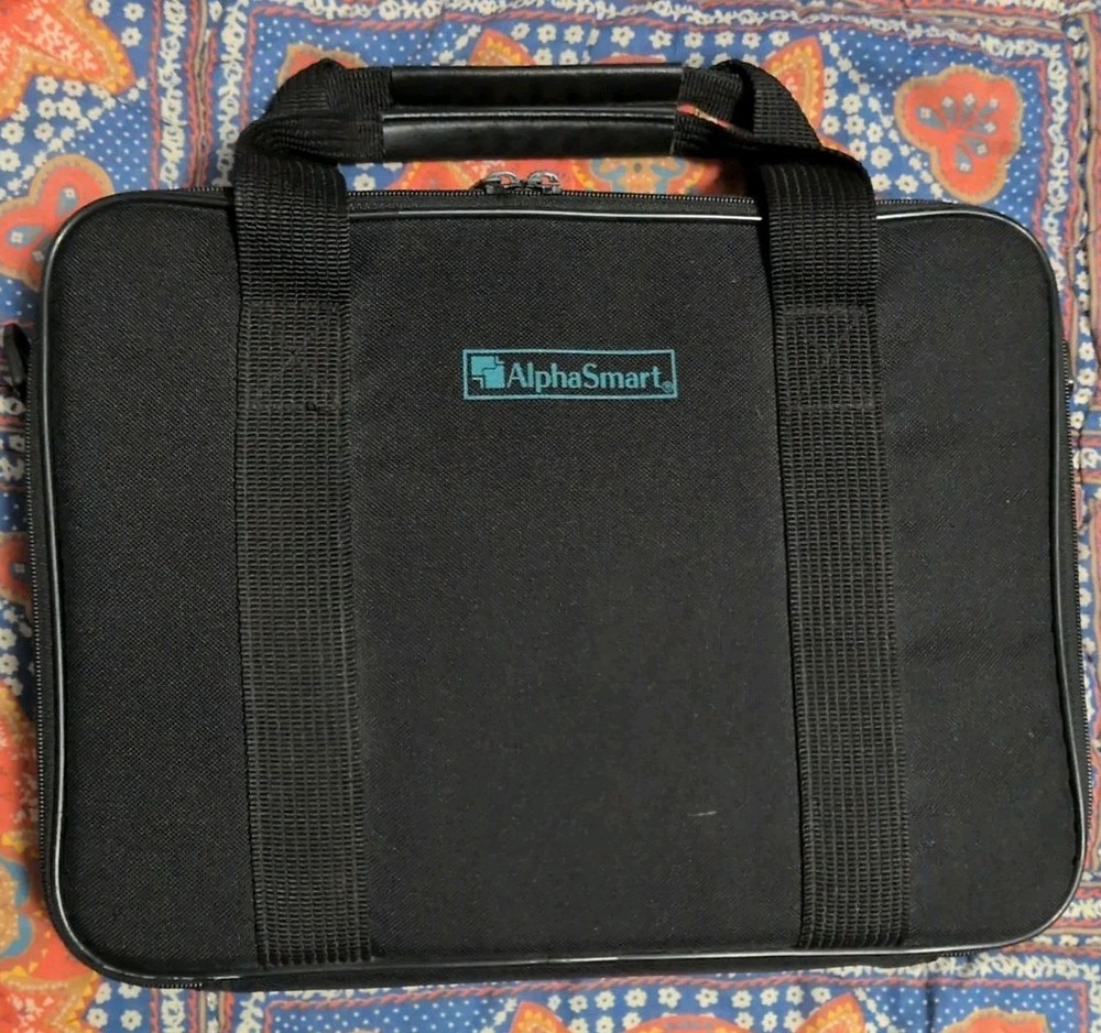 AlphaSmart 2000 Portable Keyboard Word Processor W/Carry Case Booklets CD