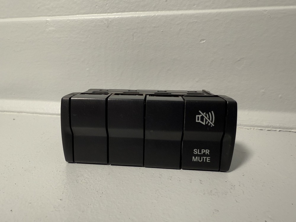 FREIGHTLINER CASCADIA SLEEPER MUTE