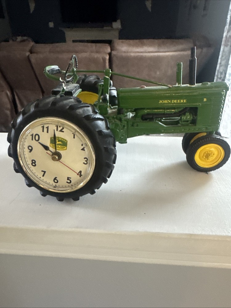 Danbury Mint John Deere 1948 Model "B" Tractor Desk Clock 8”