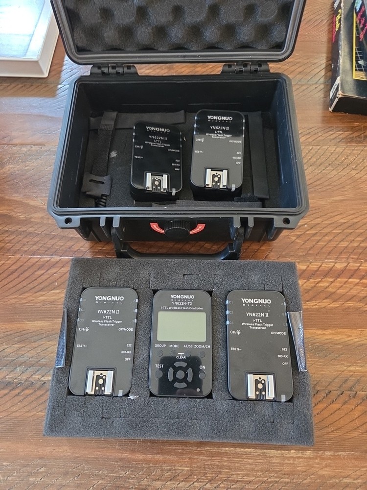 4YONGNUO DIGITAL WIRELESS FLASH TRIGGER TRANSIEVER 1 WIRELESS FLASH CONTROLLER