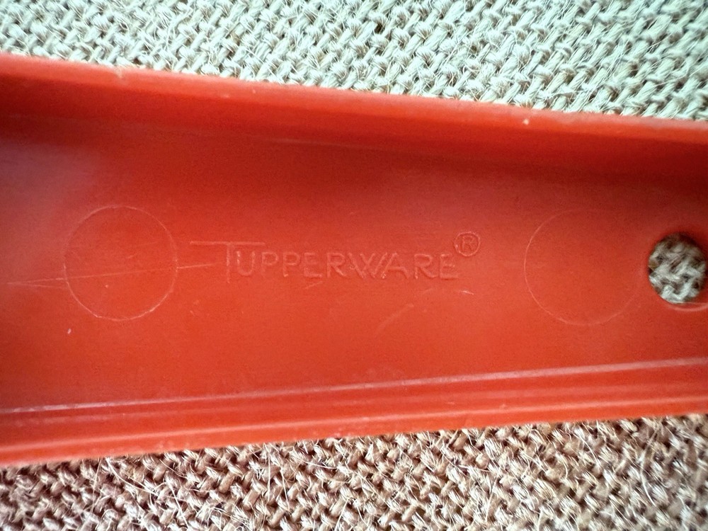 Tupperware #1523-2 Large Red/Orange 2 Quart Colander Strainer w/ Handle Vtg