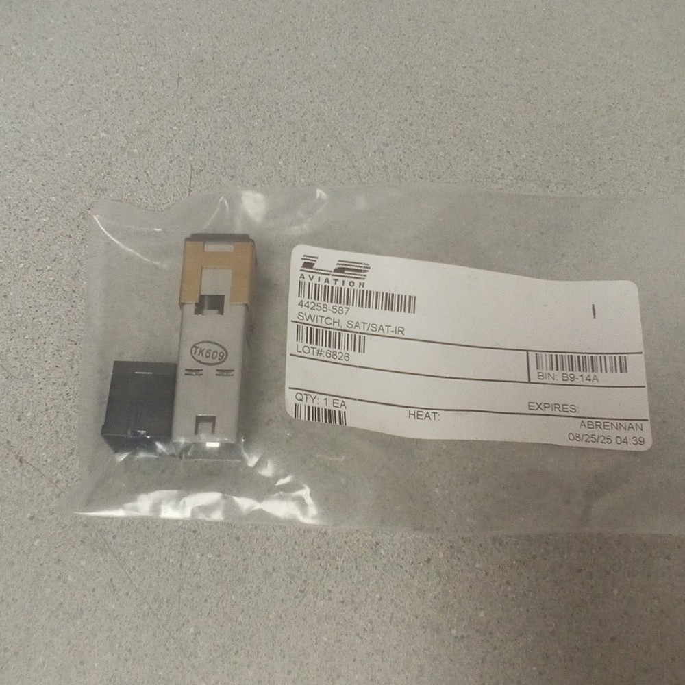 KORRY Aviation Push Button Switch 44258-587  +  28196-001