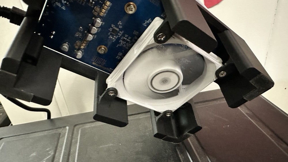 Zyber 8s 6.4TH/s from TinyChipHub