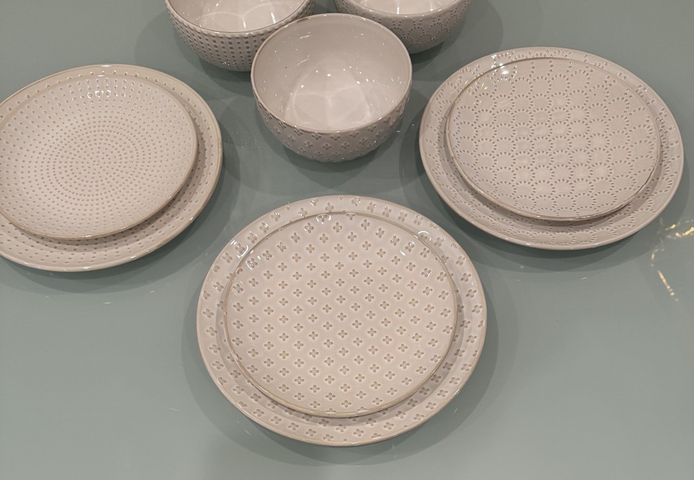 LE TAUCI Dinnerware Sets 9 Piece, Ceramic Plates and Bowls Set