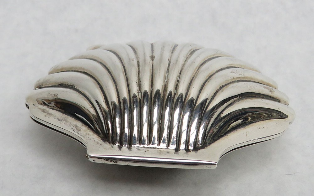 VINTAGE NAPIER STERLING SILVER SCALLOP SHELL BOX / COMPACT