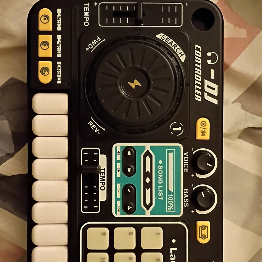 Single Deck DJ Controller Tabletop Portable Loop/Sampler 9 Pads Black White