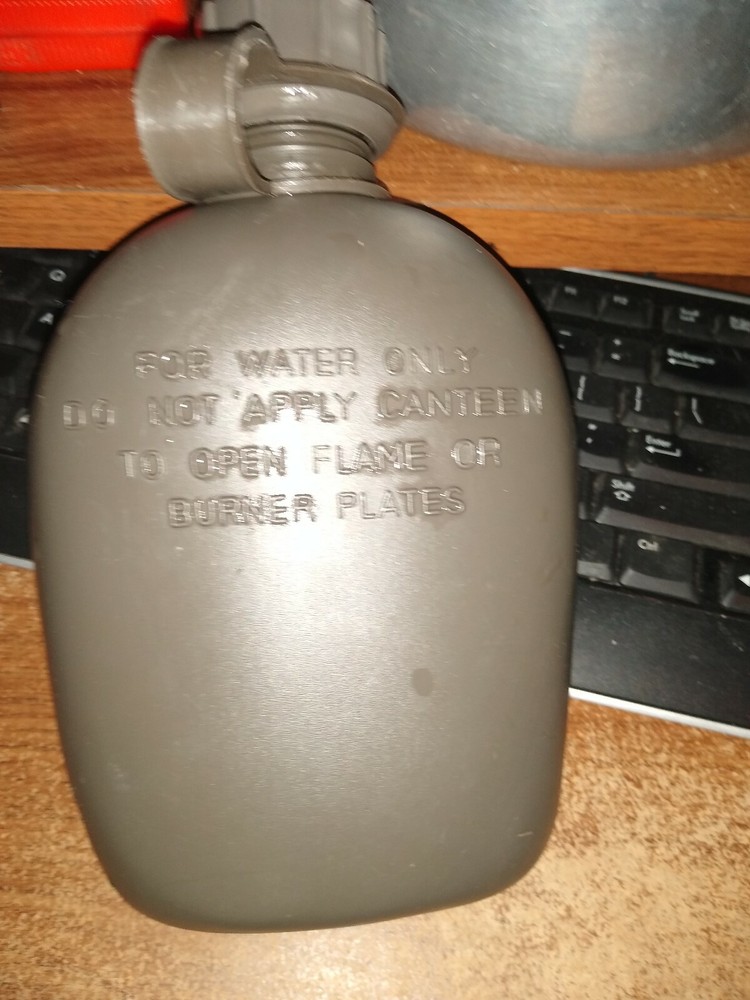 1 QUART GREEN PLASTIC CANTEEN