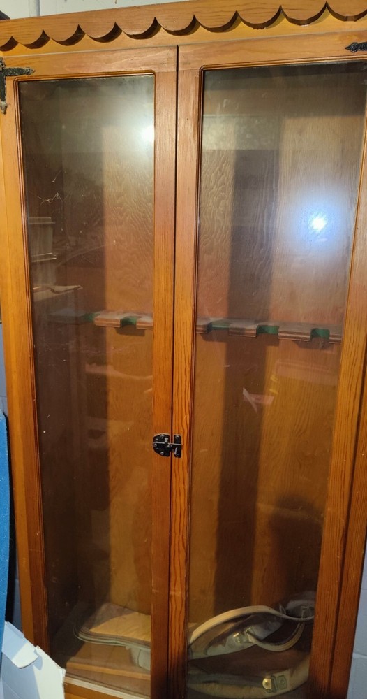 70's antique wooden 6 gun cabinet