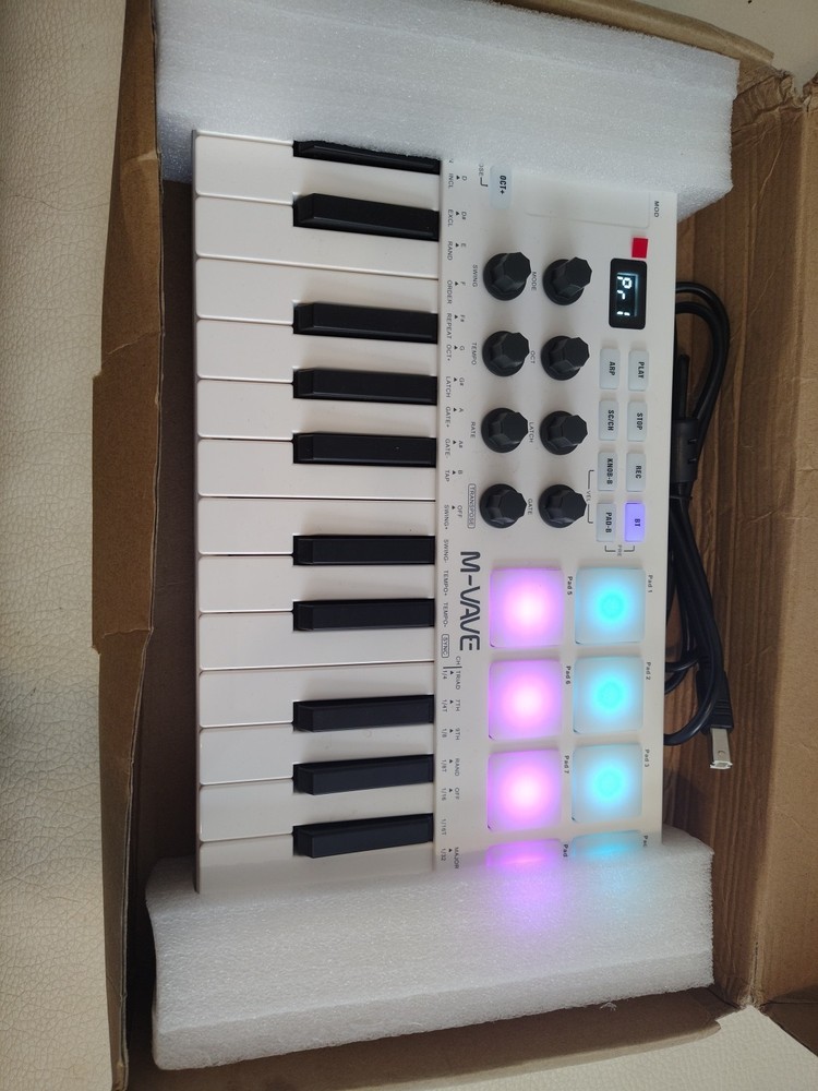 M-VAVE SMK-25 USB MIDI Keyboard Controller – 25-Key Compact w/ Sustain Input