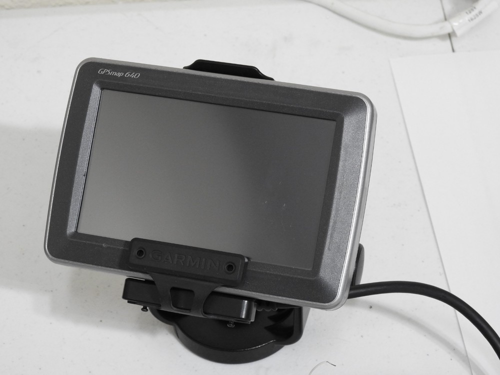 Garmin GPSMAP 640 GPS Navigator Auto/Marine Chart Plotter w/Accessories