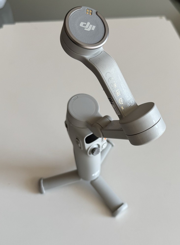 DJI Osmo Mobile 7 Smartphone 3-Axis Gimbal Stabilizer - Gray