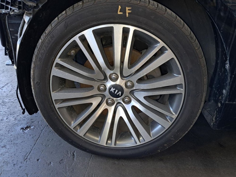 2015 KIA Cadenza Used Display Screen - No Anti-Theft Code, Reprogram Required