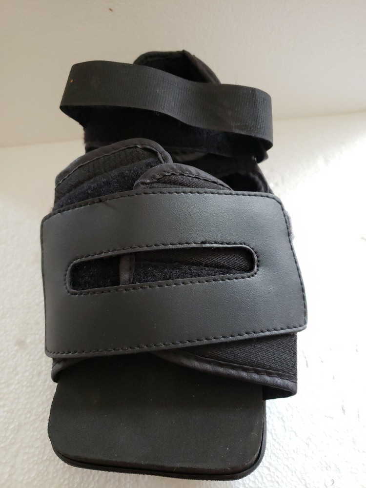 Slimline Cast Boot Black Square-Toe Adult Medium