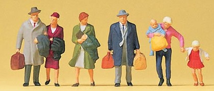 Preiser 10511 HO Scale Pedestrians Walking Passengers pkg(7)