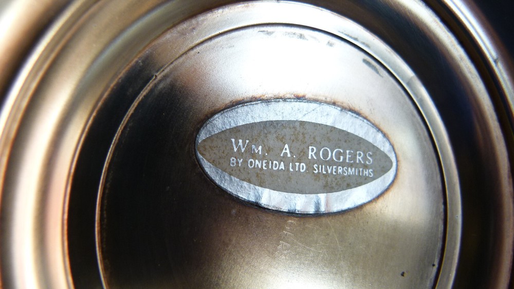 WM Rogers by Oneida LTD Silversmiths Lidded Silver Plated Serving Footed Dish