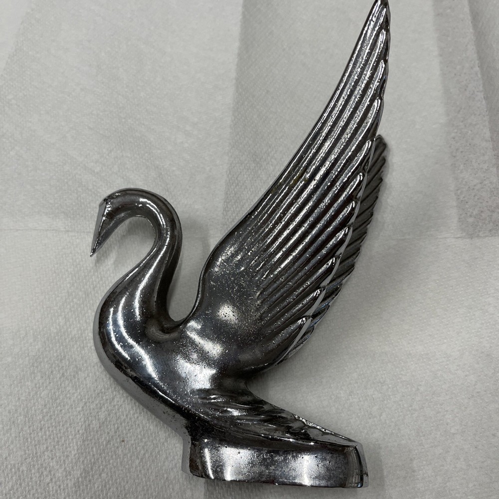 Peterbilt Kenworth Swann Emblem Used A37