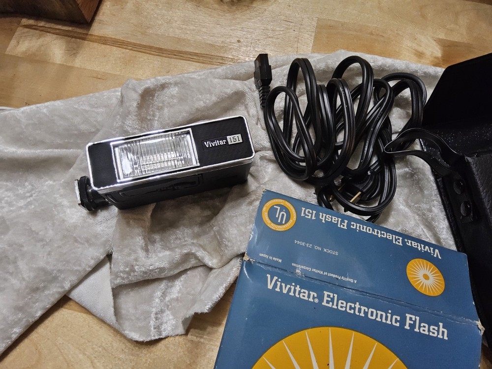 New In Box Vivitar #151 Electronic Flash Unit.   TESTED