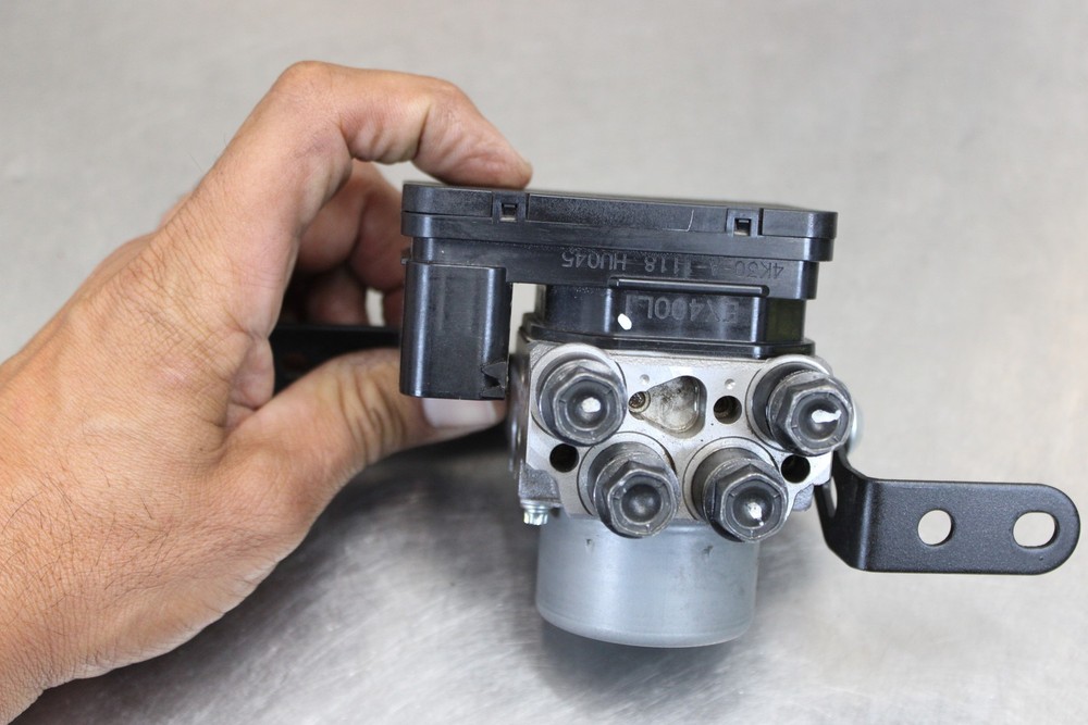 24-26 KAWASAKI Z500 ABS ABS PUMP UNIT MODULE