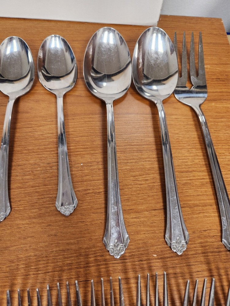 42 Piece Northland PERCEPTION Stainless Flatware Korea