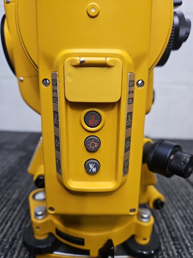Topcon GTS-3B Total Station + Case - READ