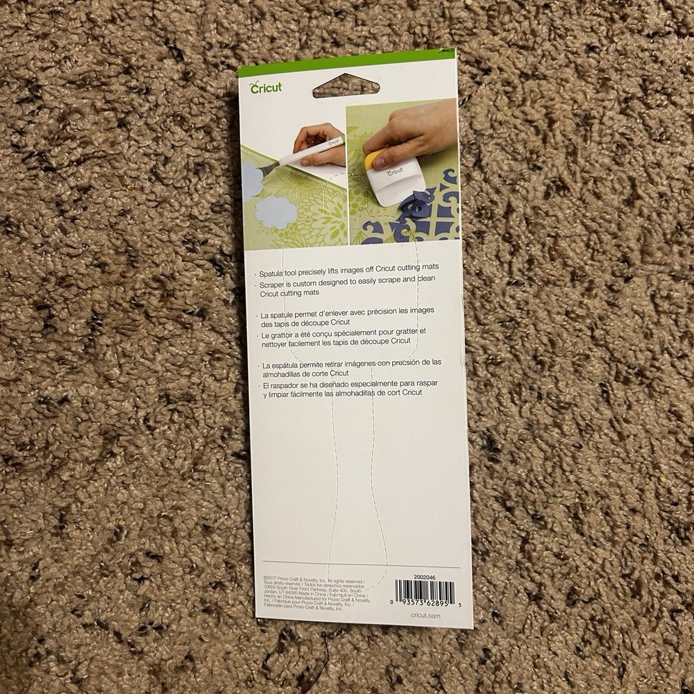 NWT Cricut Scraper & Spatula