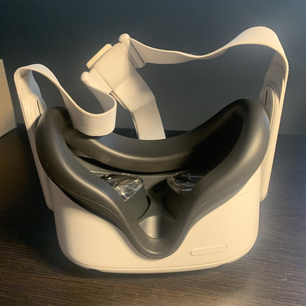 Oculus Meta Quest 2 128GB VR Headset White with Controllers