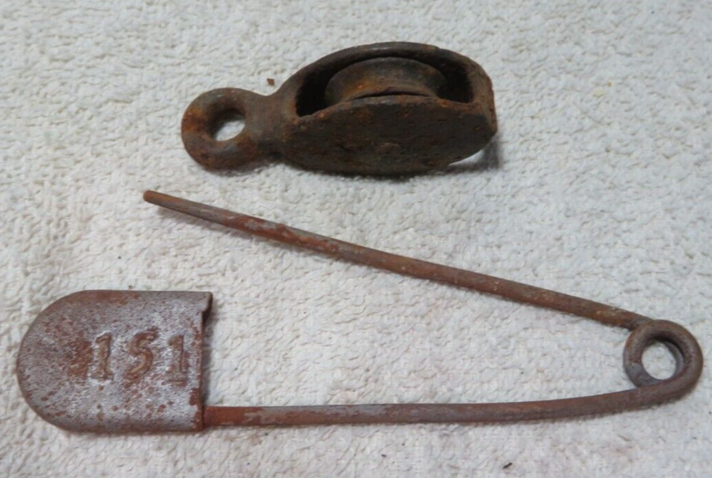 Vintage Small Solid Cast Metal Rope Pulley w/ Loop/Eyelet Hardware & Spring Pin