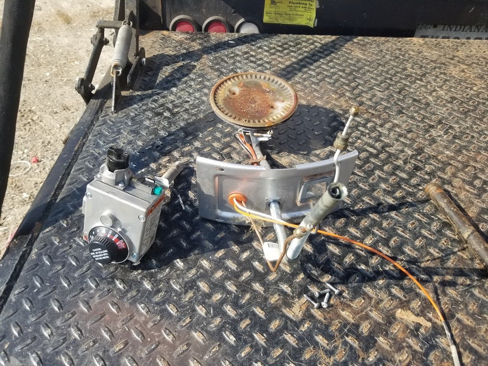 Used Rheem 2023 gas control and burner assembly