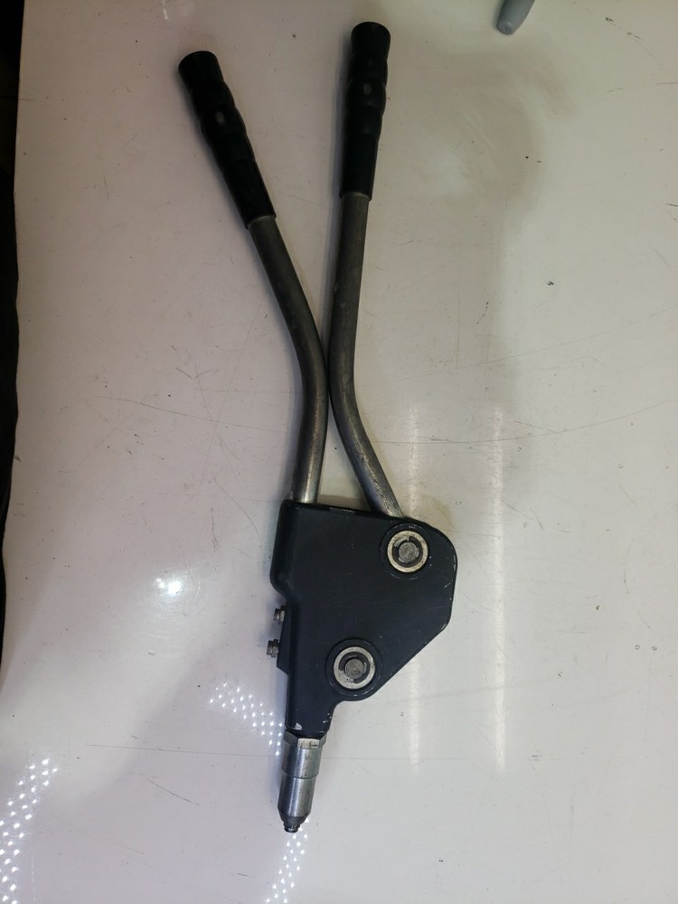Big Daddy Riveter 39031 Hand Riveter